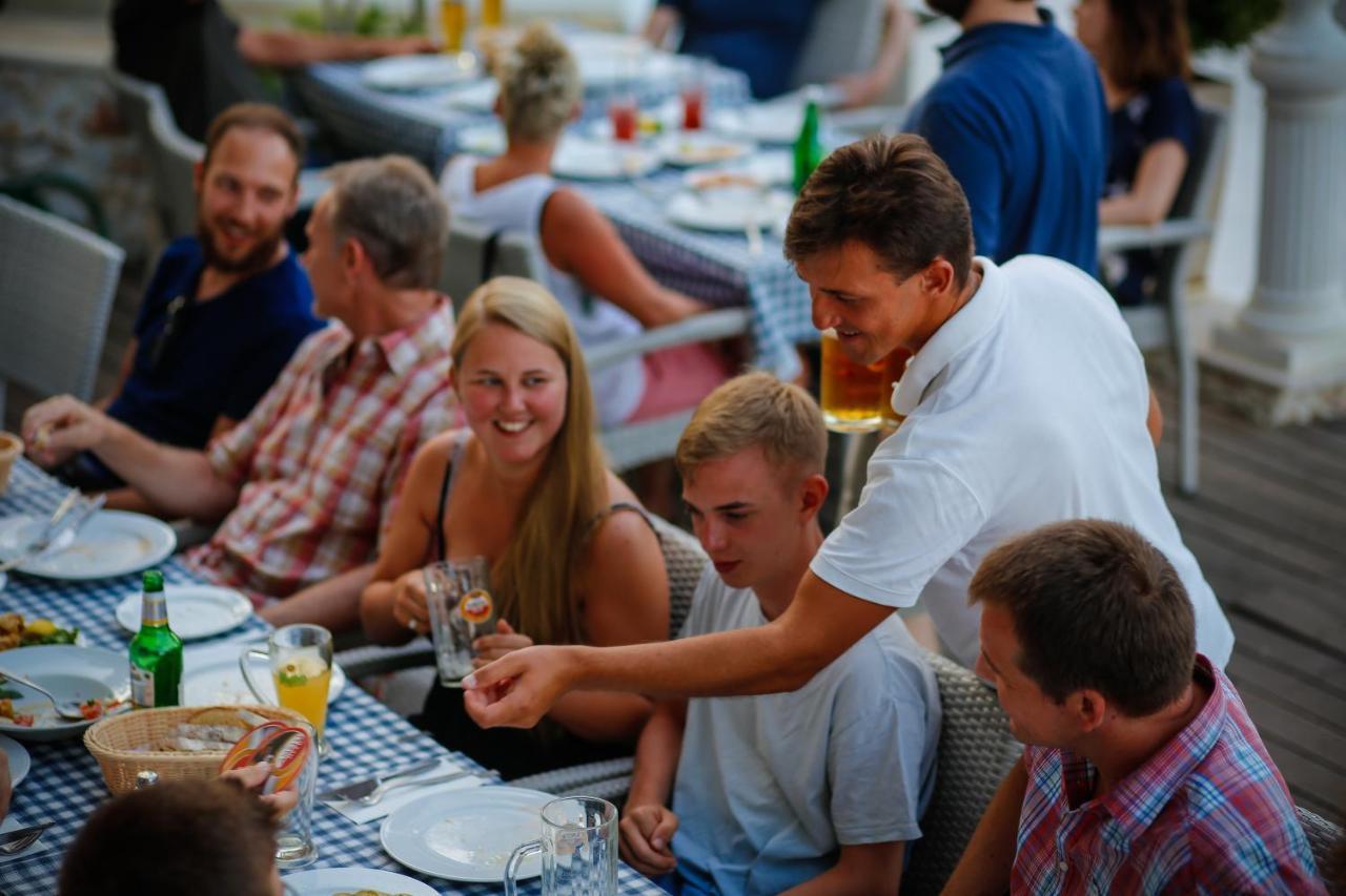 Das Maistrali 2 Sarti Exteriör bild